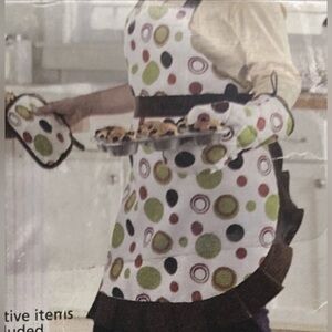 Mainstays White Polka Dot Apron and Oven Mitt Set in Green, Black, Red